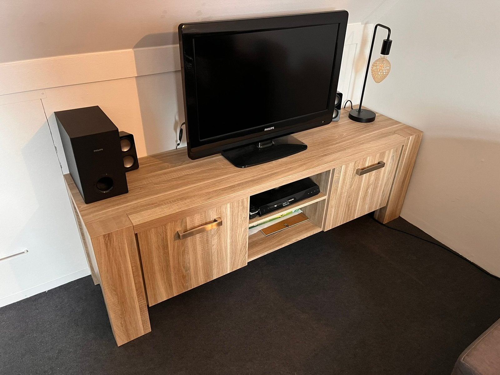 TV-meubel met opbergruimte, Ophalen