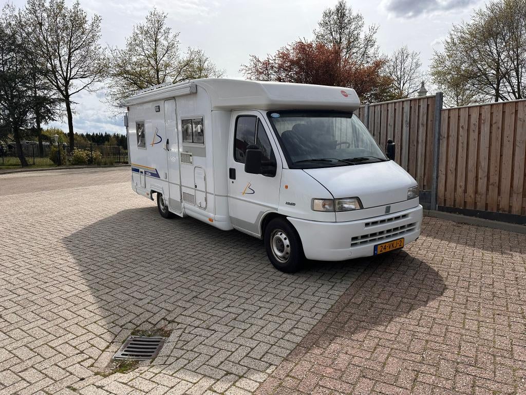 Bürstner T 604 Ruime indeling, Compact, slechts 6.4 m, Caravans en Kamperen, Campers, Fiat, Afzuigkap, Treinzit, Bedrijf