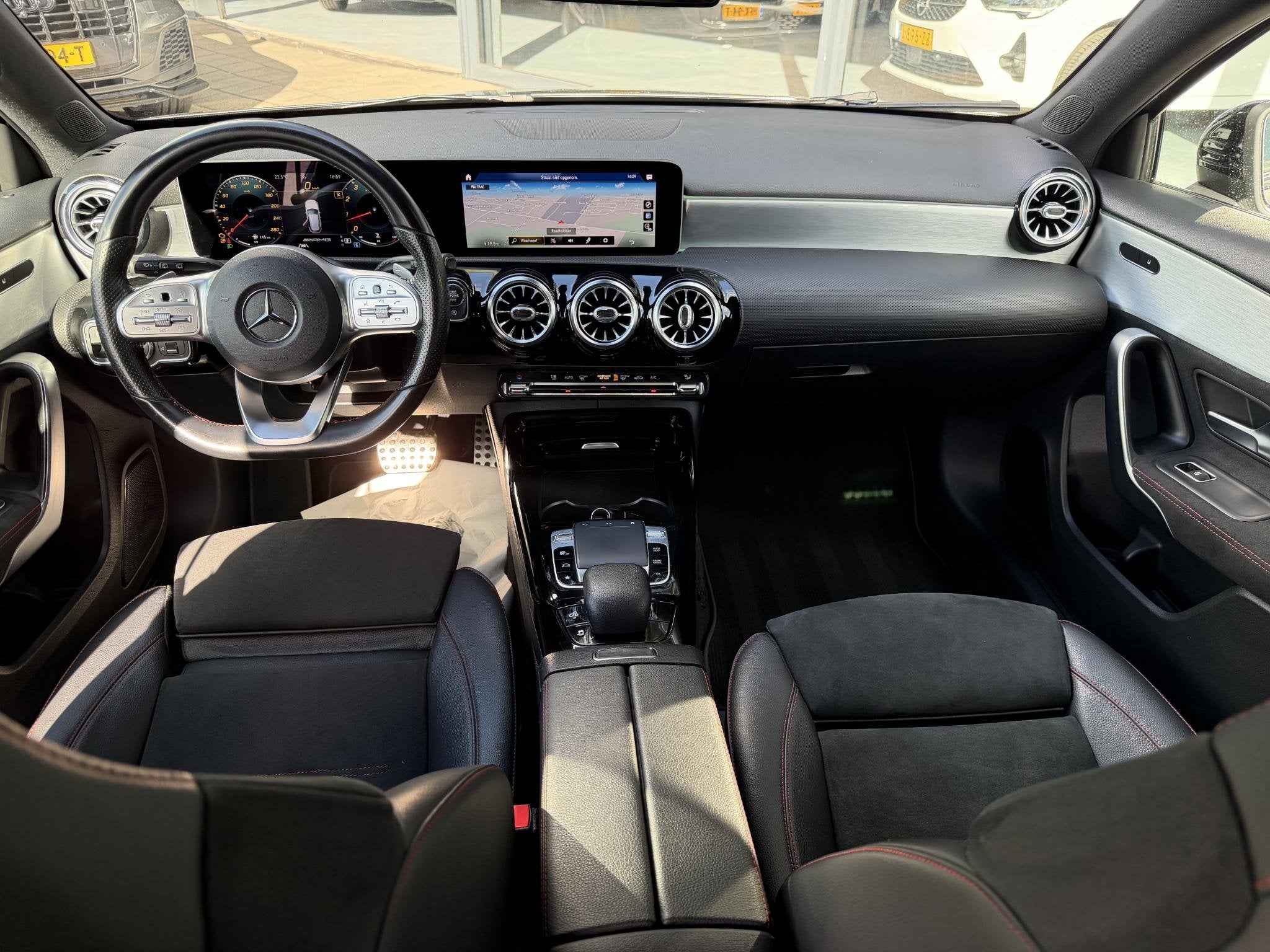 Mercedes-Benz A-klasse AMG 35 4MATIC Premium PANORAMADAK | S, Automaat, Euro 6, 4 cilinders, Leder en Stof