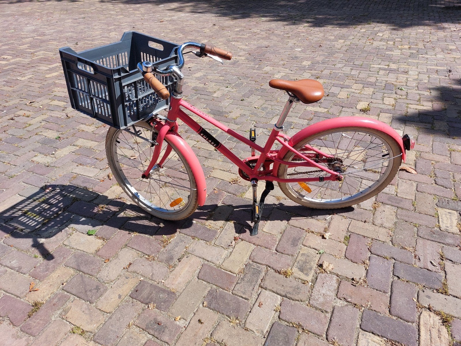 Roze kinderfiets met kratje - Zo goed als nieuw, Ophalen of Verzenden, Zo goed als nieuw, Overige merken