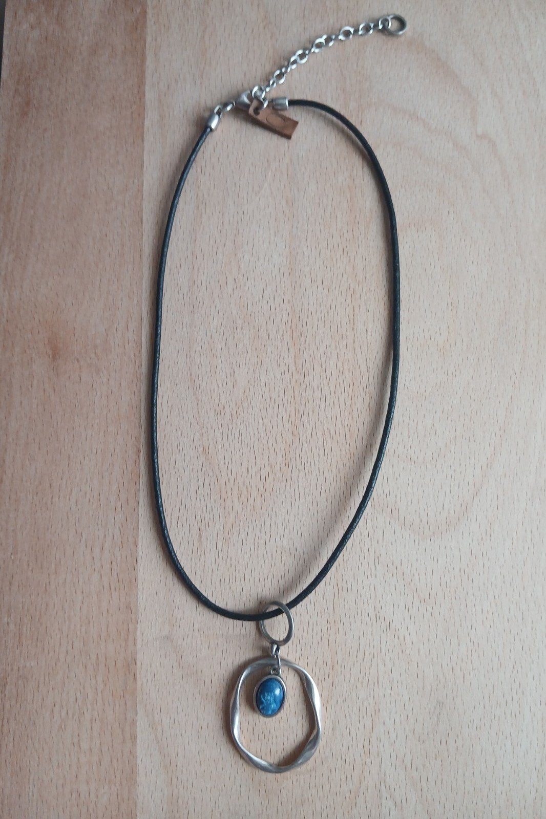 QOSS ketting met hanger, Nieuw, Ophalen of Verzenden, Zilver, Overige materialen