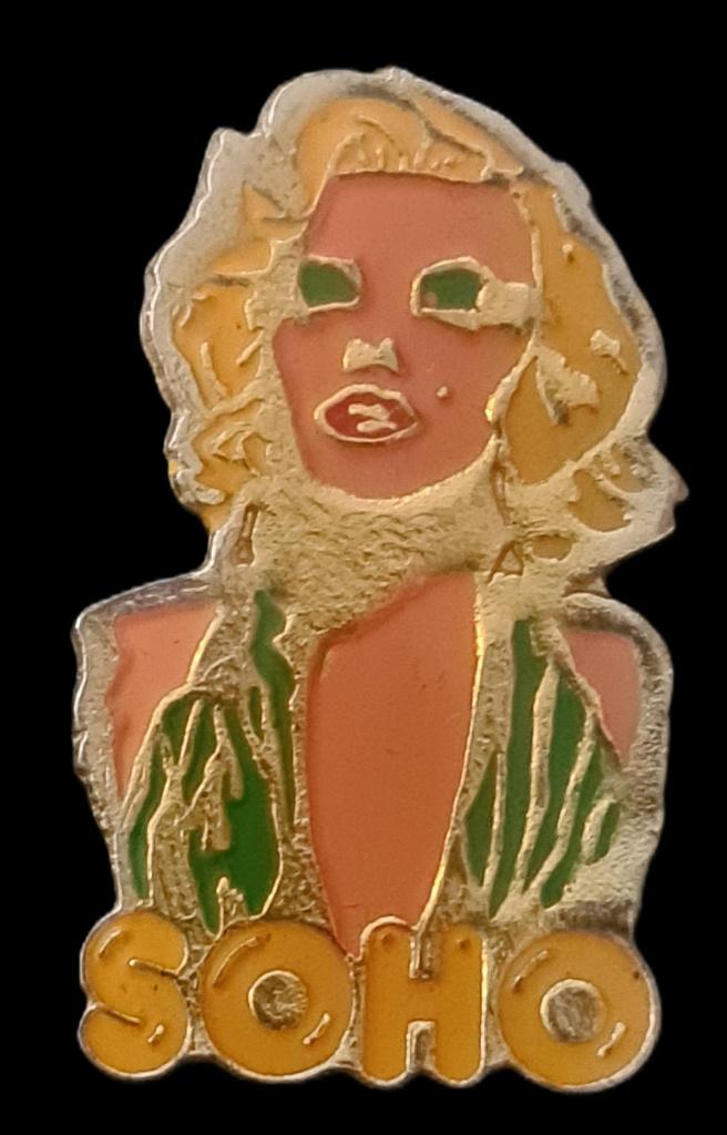 Soho pin-up pin, Verzamelen, Verzenden, Nieuw, Figuurtje, Speldje of Pin