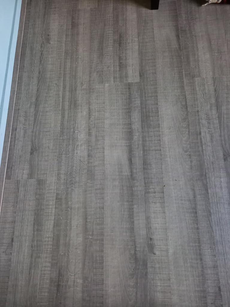 Gratis af te halen Laminaat 270 x 480 cm - Grijs Houtlook, Huis en Inrichting, Stoffering | Vloerbedekking, Gebruikt, Laminaat
