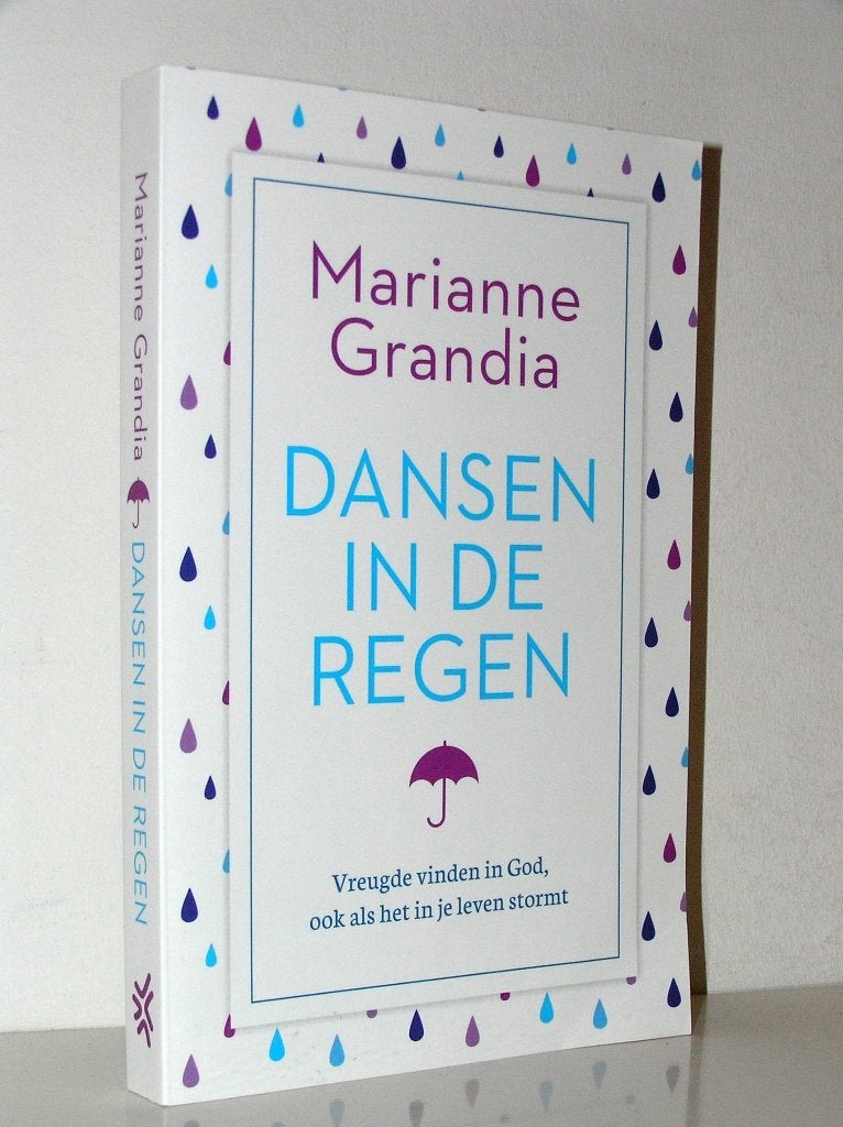 Marianne Grandia - Dansen in de regen, Boeken, Ophalen of Verzenden, Zo goed als nieuw, Christendom | Katholiek