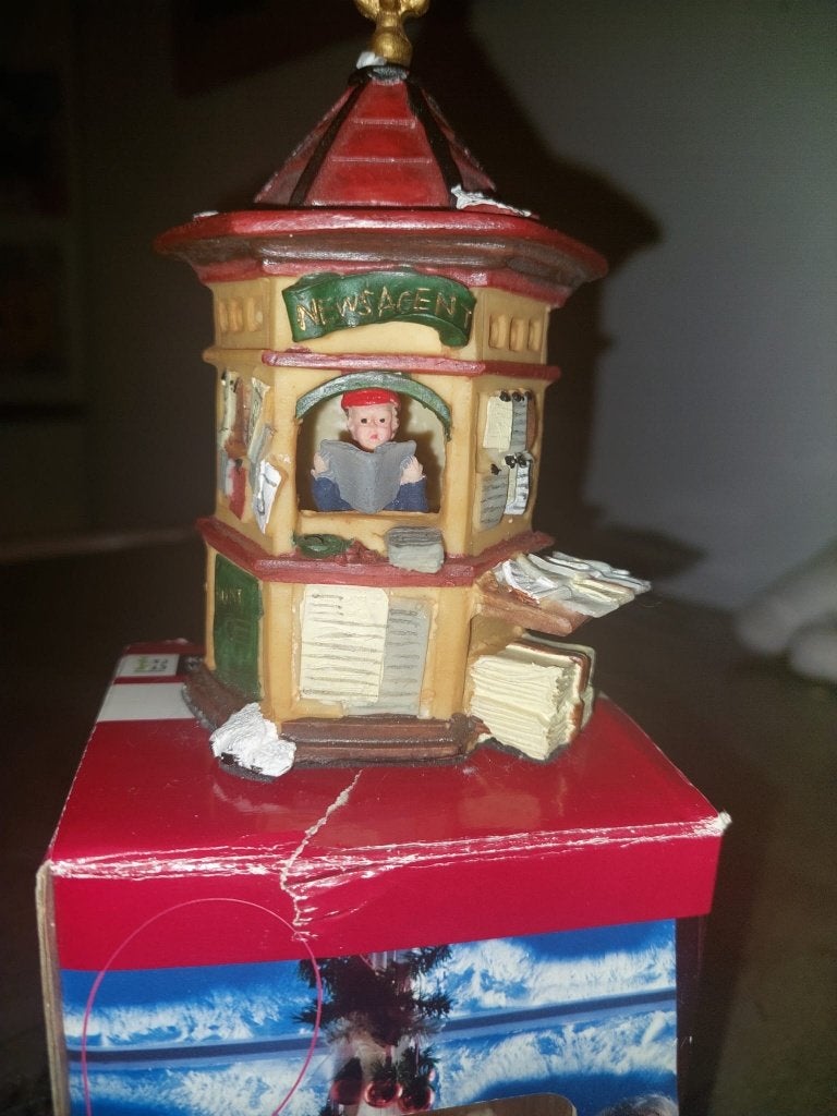 Intratuin Kerstdorp Krantenkiosk Newsagent in originele doos, Ophalen of Verzenden, Zo goed als nieuw