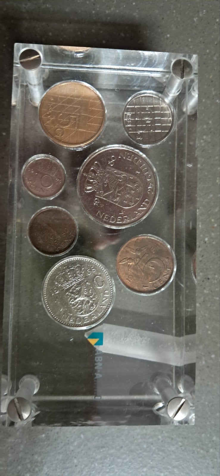 Setje Nederlandse munten in plexiglas houder, Ophalen of Verzenden, Koningin Juliana, 2½ gulden, Setje
