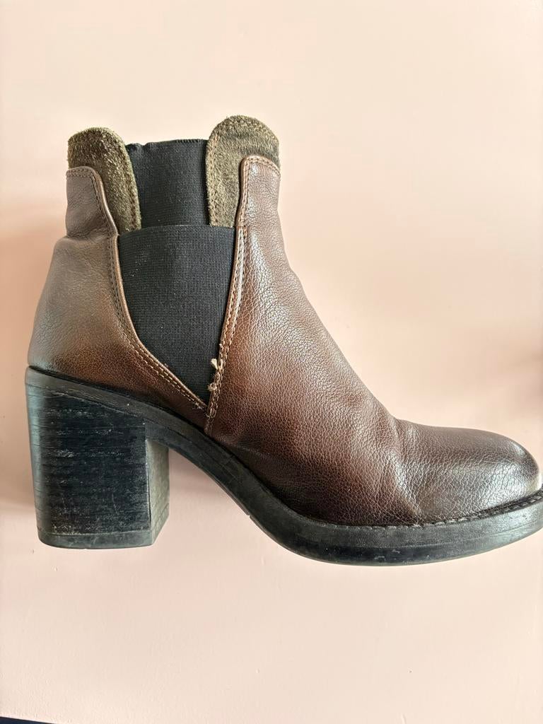 One Hundred korte laarzen maat 36, Kleding | Dames, Schoenen, Ophalen of Verzenden, Gedragen, Bruin, Lage of Enkellaarzen