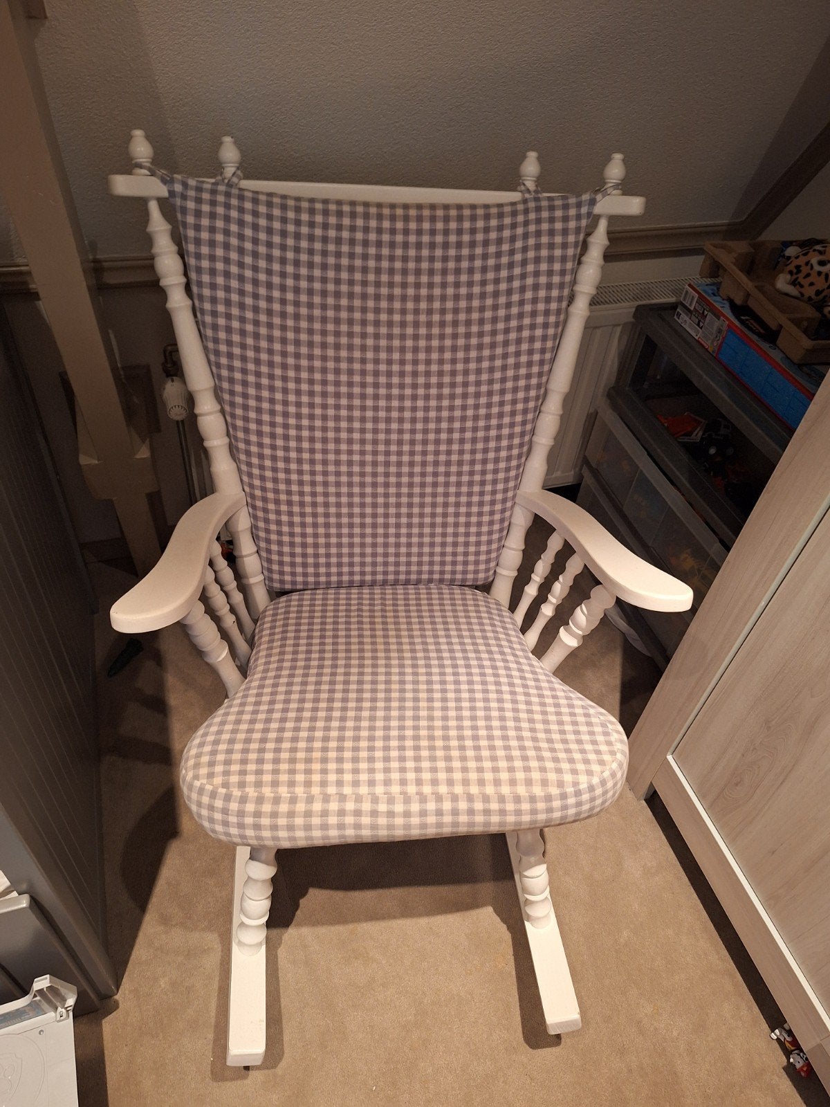 Schommelstoel met handgemaakte kussens, Huis en Inrichting, Stoelen, Ophalen, Gebruikt, Overige kleuren, Stof
