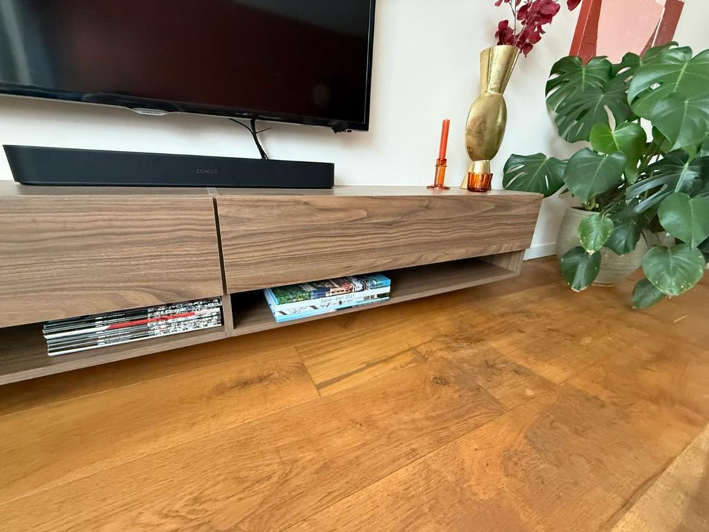 Te koop houten tv kast, walnootkleur, Ophalen, 25 tot 50 cm, Minder dan 100 cm