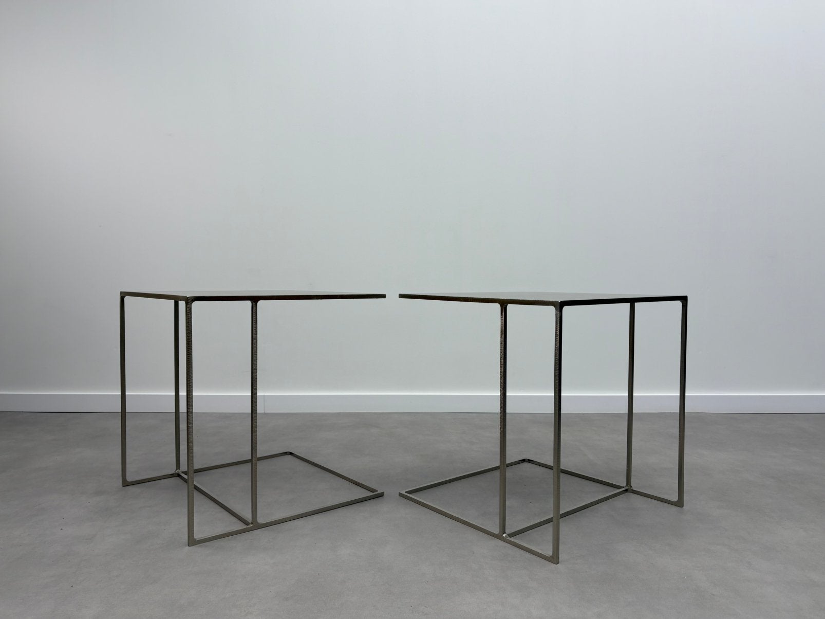 Foto 4 van 2x Originele Minotti Leger bijzettafels Rodolfo Dordoni 90’