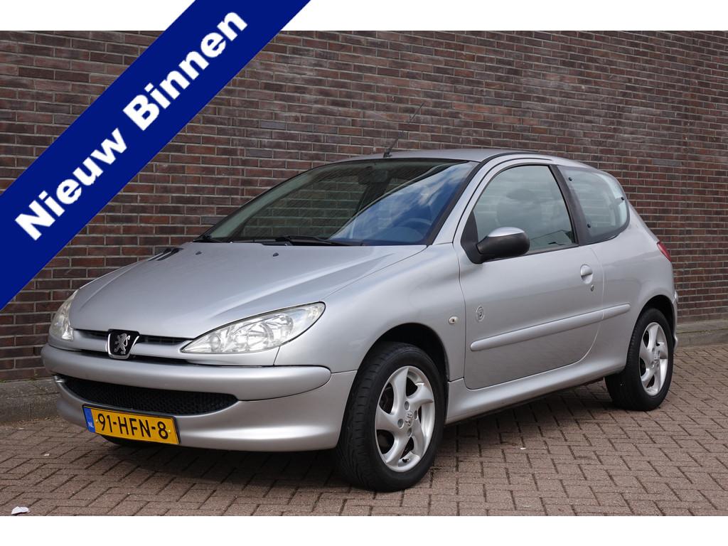 Peugeot 206 1.4 Génération, 3 deurs, airco, sportvelgen, z, Auto's, Voorwielaandrijving, 31 €/maand, 4 cilinders, Origineel Nederlands