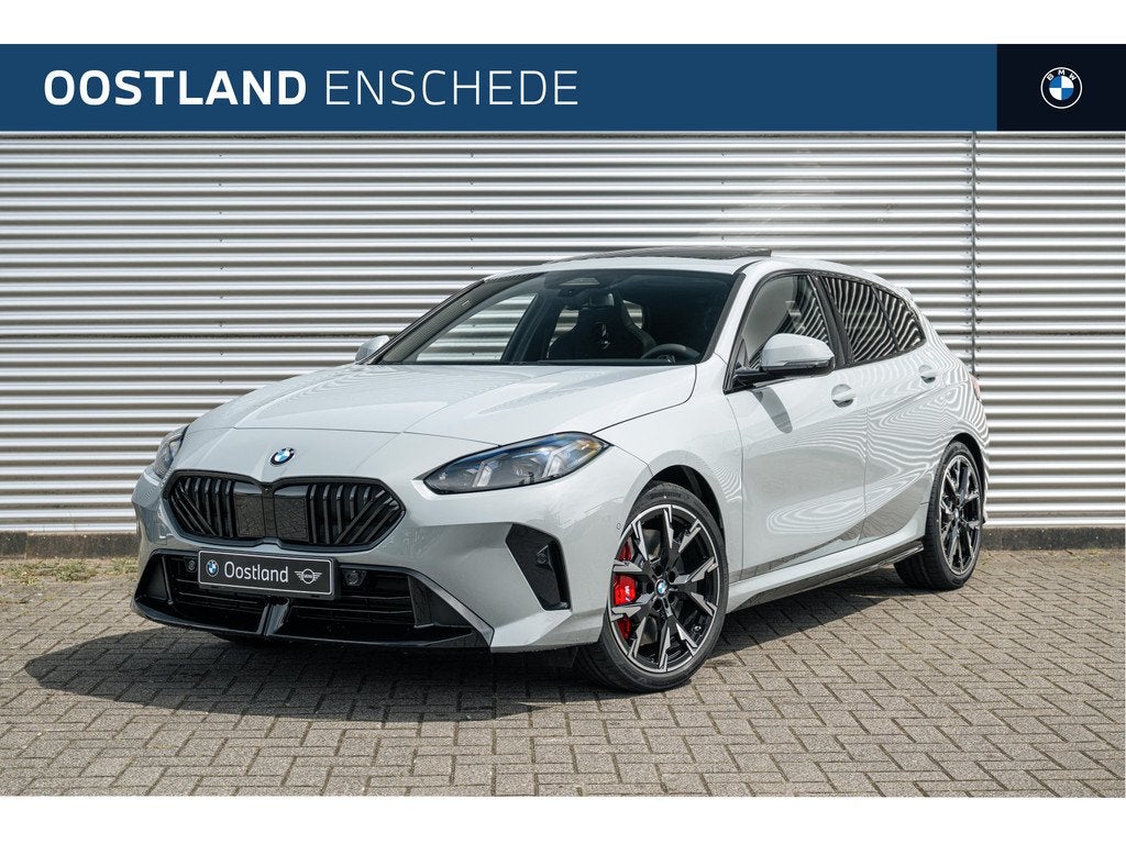 BMW 1 Serie 120 M Sport Automaat / Panoramadak / Sportstoele, Auto's, BMW, Zwart, 156 pk, Metallic lak, Bedrijf