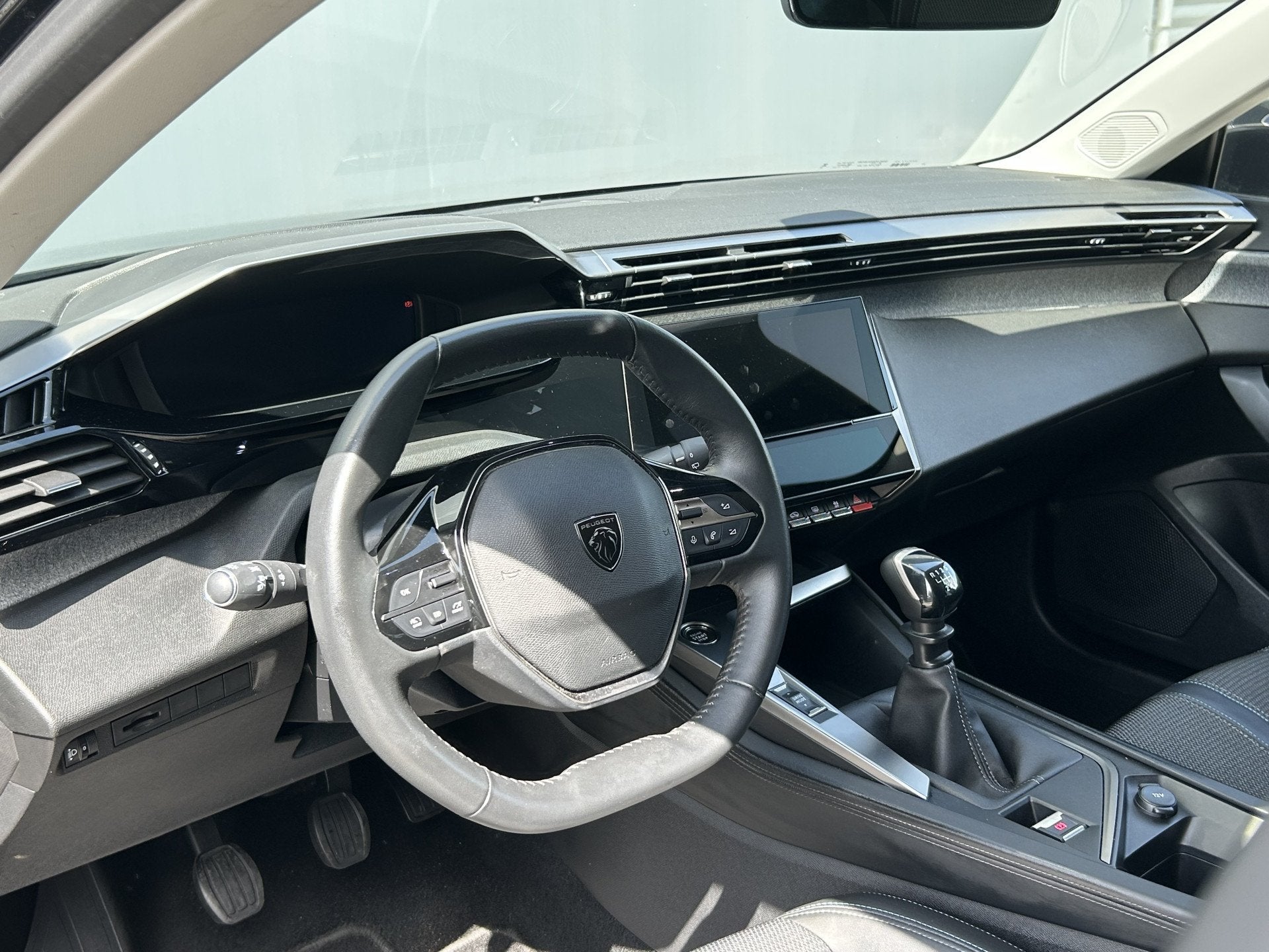 Peugeot 308 SW BWJ 2022 | 1.2PT 131PK Allure Pack Business |, Voorwielaandrijving, 1199 cc, Leder en Stof, Zwart