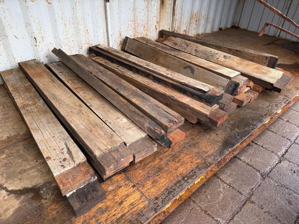 Partij azobe balken/planken, Doe-het-zelf en Verbouw, Hout en Planken, Ophalen, Gebruikt, 50 mm of meer, Balk