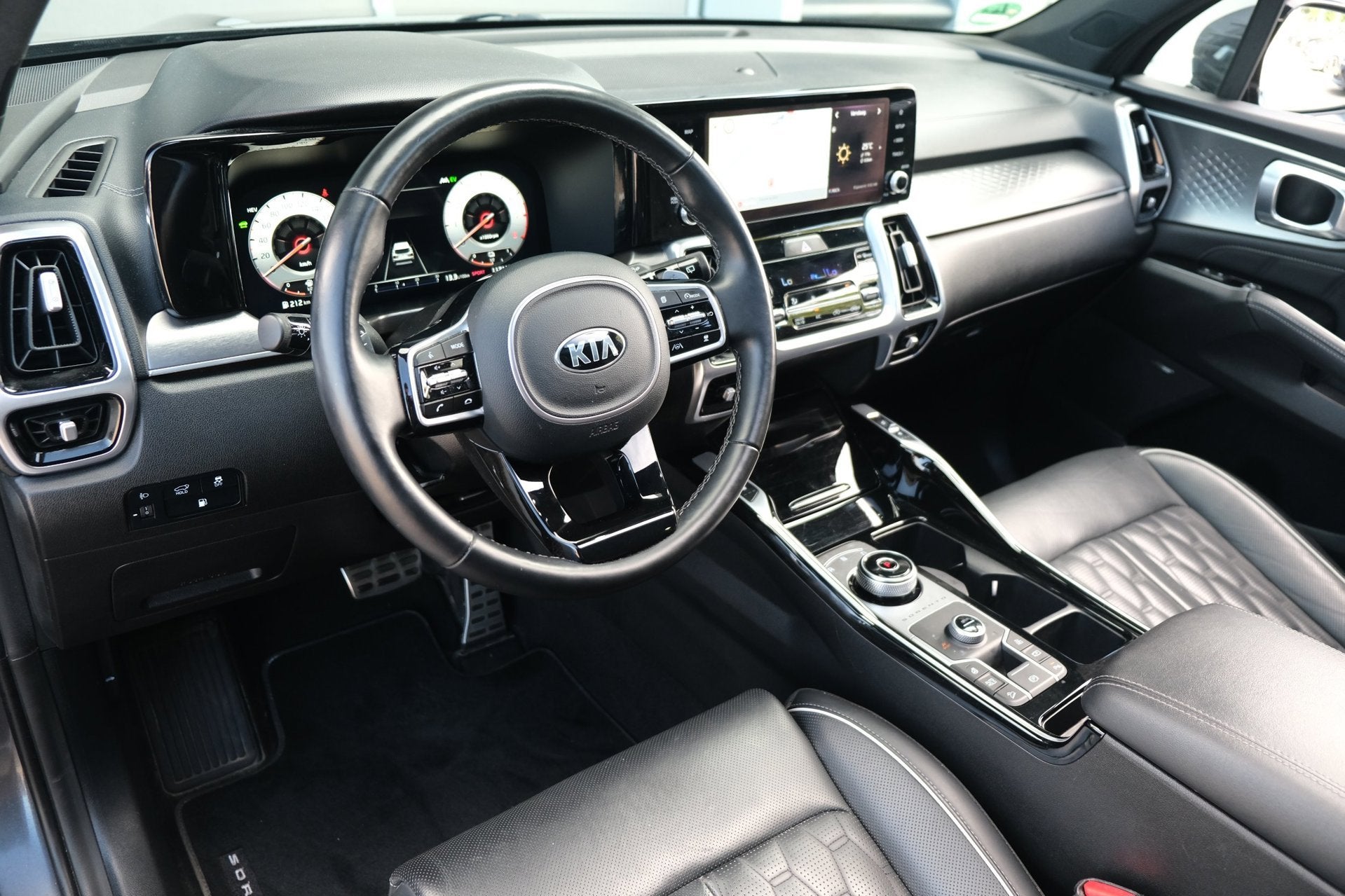 Kia Sorento 1.6 T-GDI Plug-in Hybrid 4WD Leder Pano Led Trek, Auto's, Kia, Dealer onderhouden, Zwart, 4 cilinders, Hybride Elektrisch/Benzine