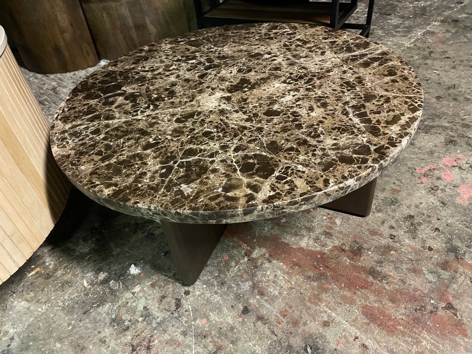 Ronde salontafel bruin marmer met mango poten 90cm, Ophalen, Overige materialen, Rond, Nieuw