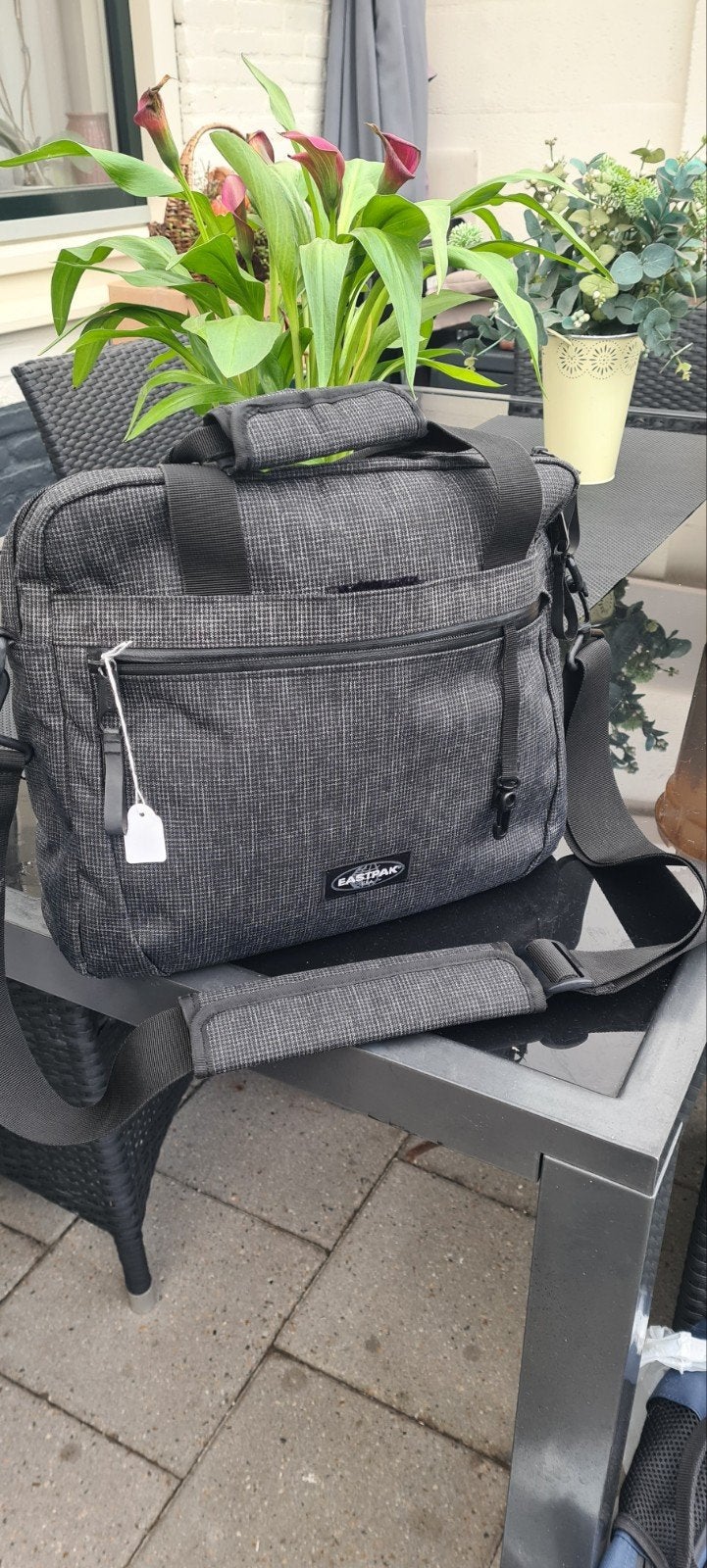 EASTPAK Schoudertas - Sterk, Elegant en Praktisch, Ophalen of Verzenden, Zo goed als nieuw, Grijs, Overige merken