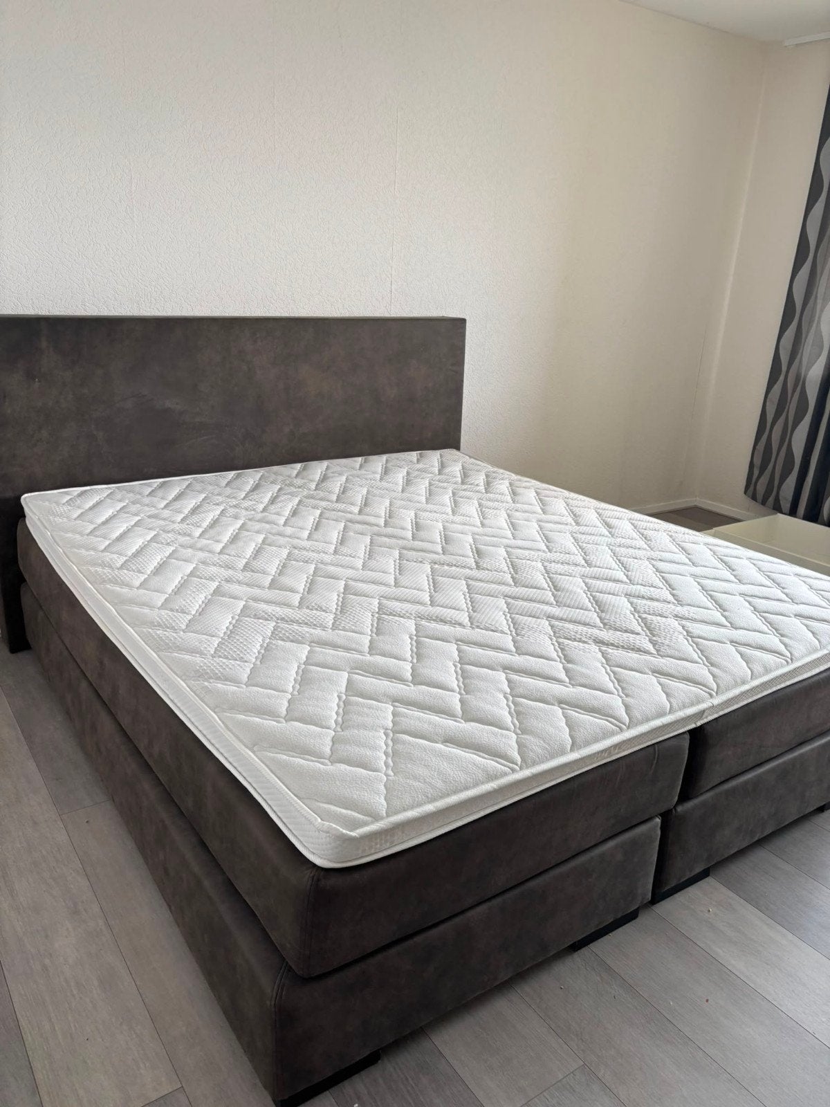 boxspring bed  donker bruin 200 220, Ophalen, Gebruikt, 90 cm, Eenpersoons