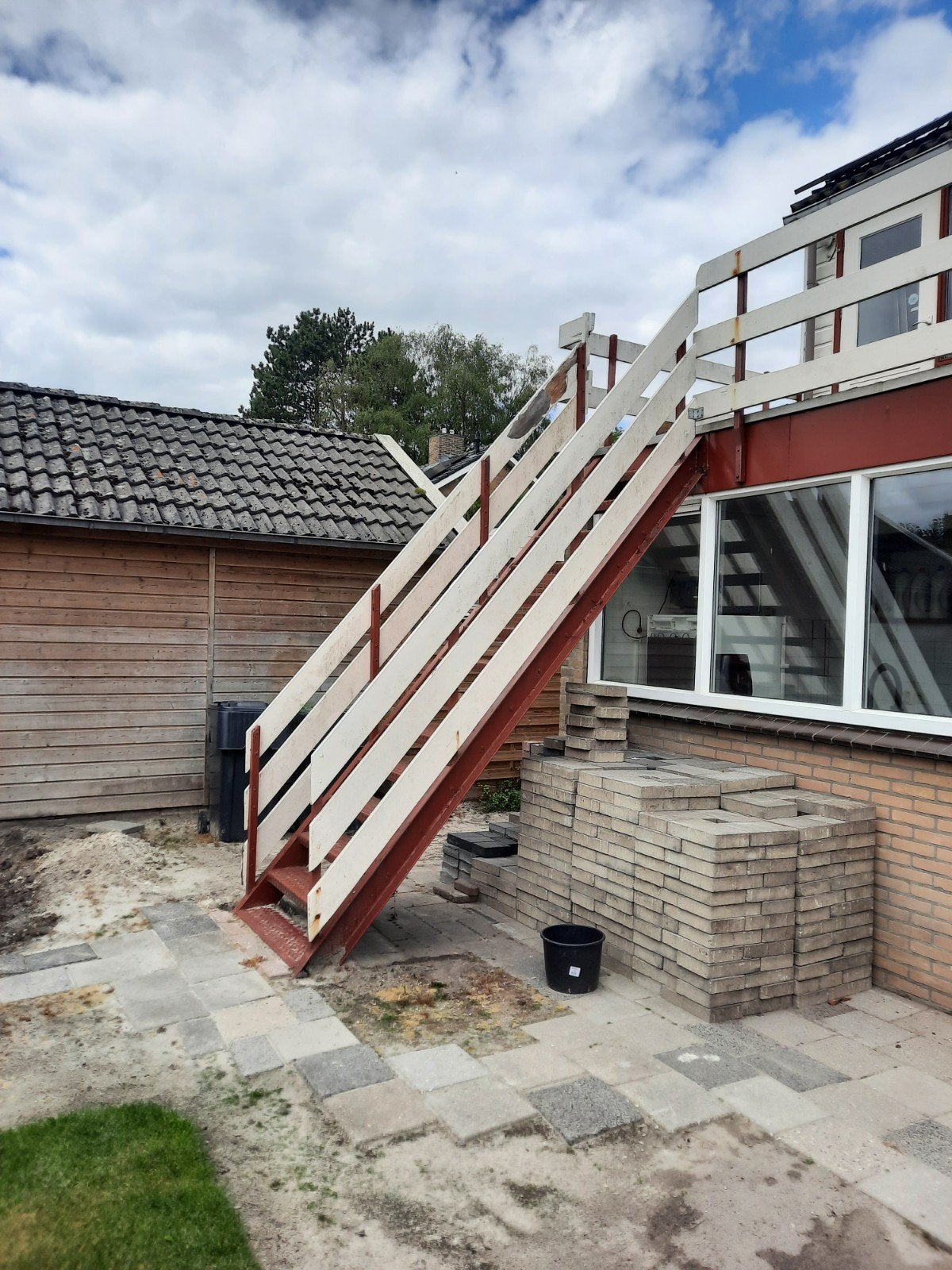 ijzeren buitentrap / brandtrap met leuning, Doe-het-zelf en Verbouw, Ladders en Trappen, Ophalen, Gebruikt, Trap, 2 tot 4 meter