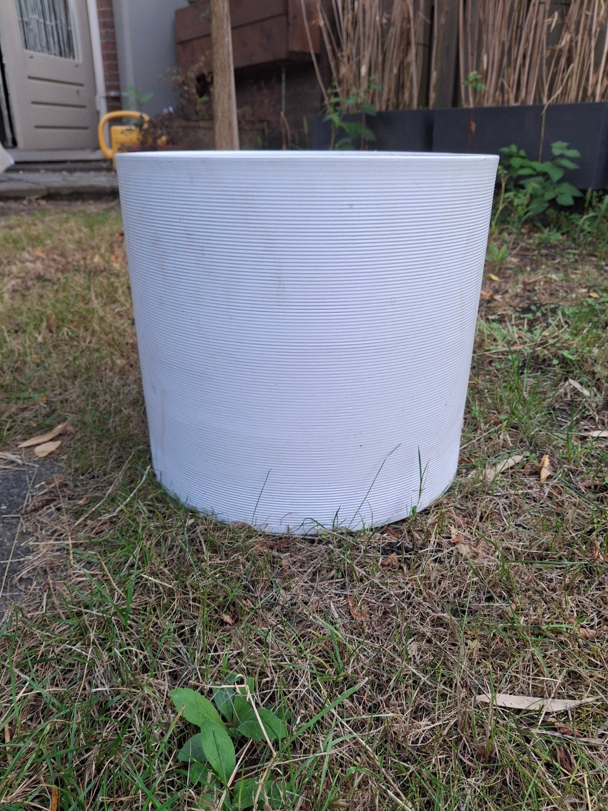 Grote witte bloempot voor binnen of buiten, Kunststof, Gebruikt, Rond, Binnen