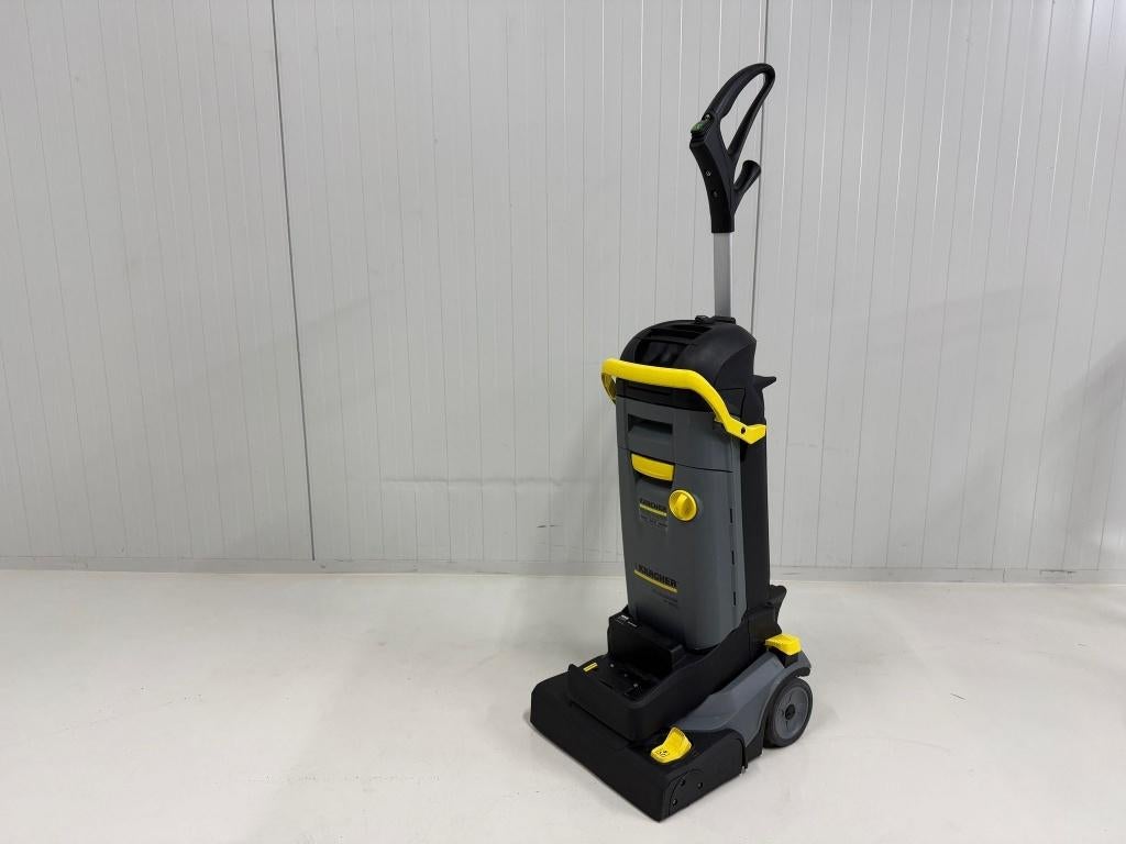 KARCHER SCHROB-/ ZUIGMACHINE BR 30/4 C Bp, Ophalen of Verzenden, Zo goed als nieuw, Schrobmachine