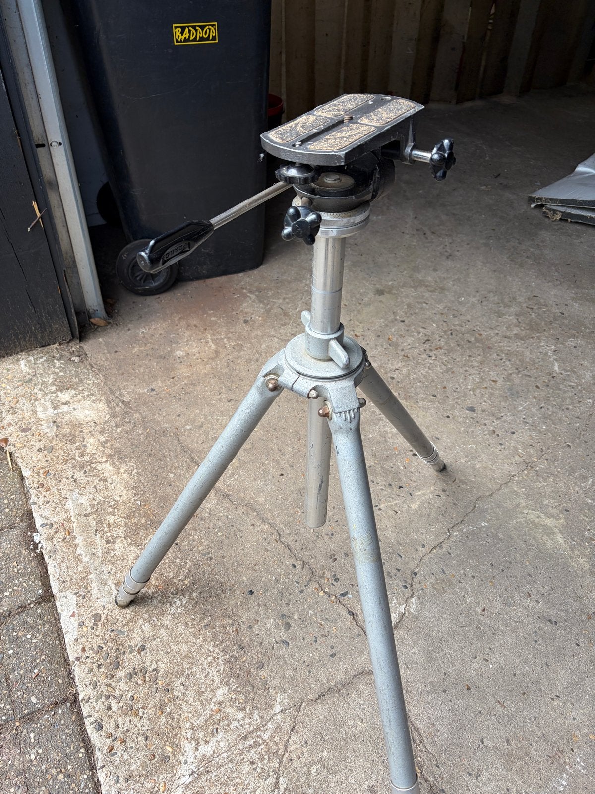 Robuust driepoot statief, Ophalen, Driepoot, Vloeistofkop, 125 tot 150 cm