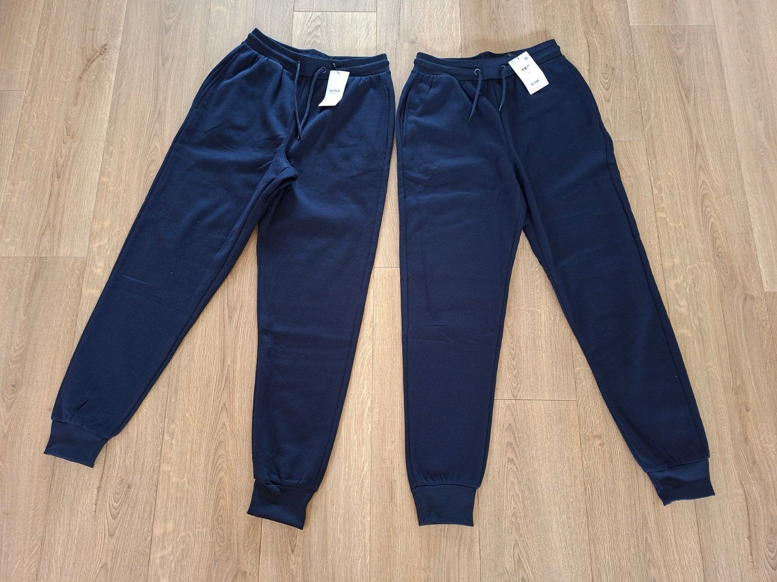 2 Nieuwe Joggingbroeken Maat M Donkerblauw

Nieuw.
Ni, Portonova, Nieuw, Ophalen of Verzenden, Maat 48/50 (M)