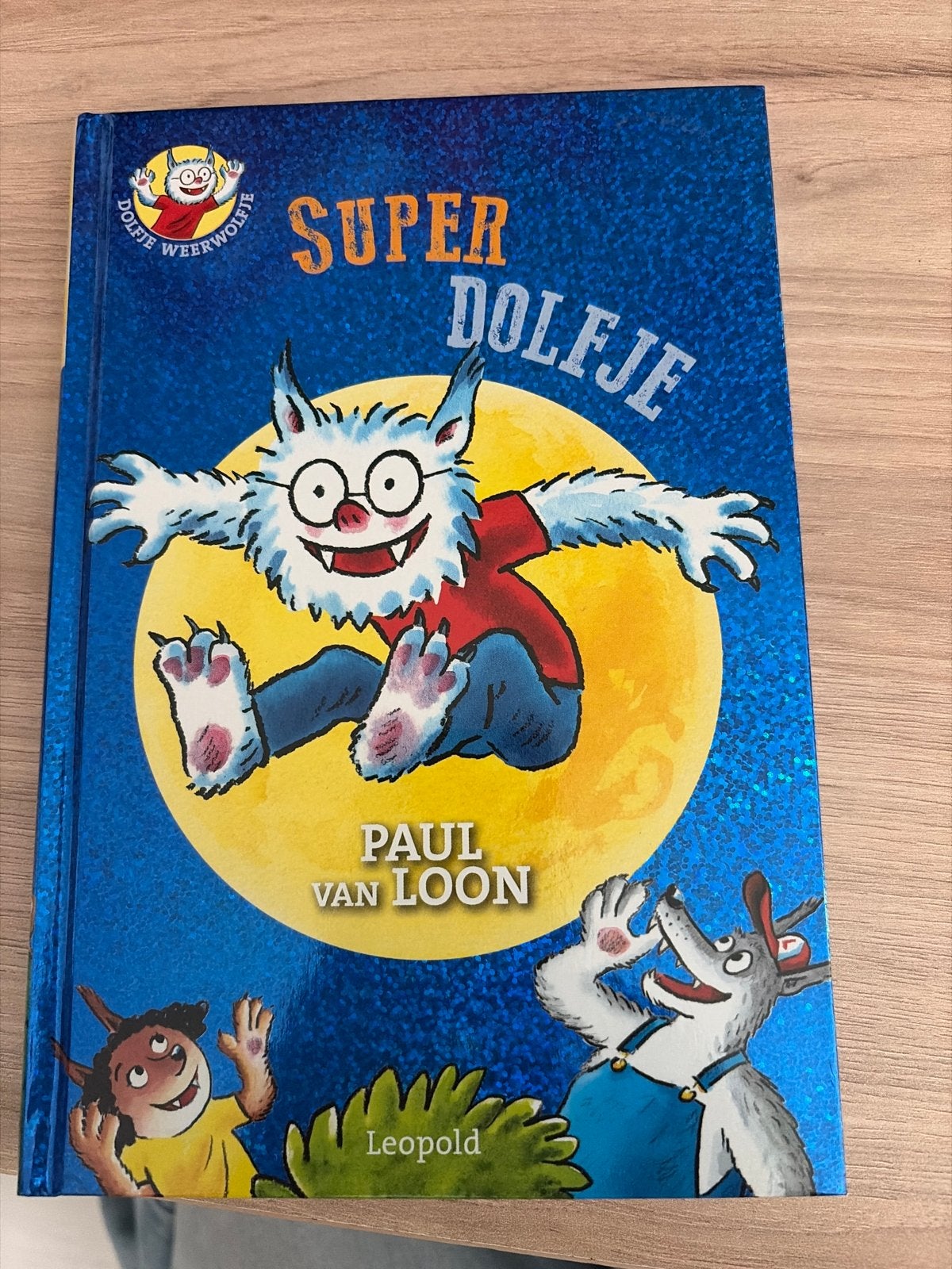 Super Dolfje - Paul van Loon (Dolfje Weerwolfje) nieuw!, Boeken, Ophalen, Zo goed als nieuw, Fictie