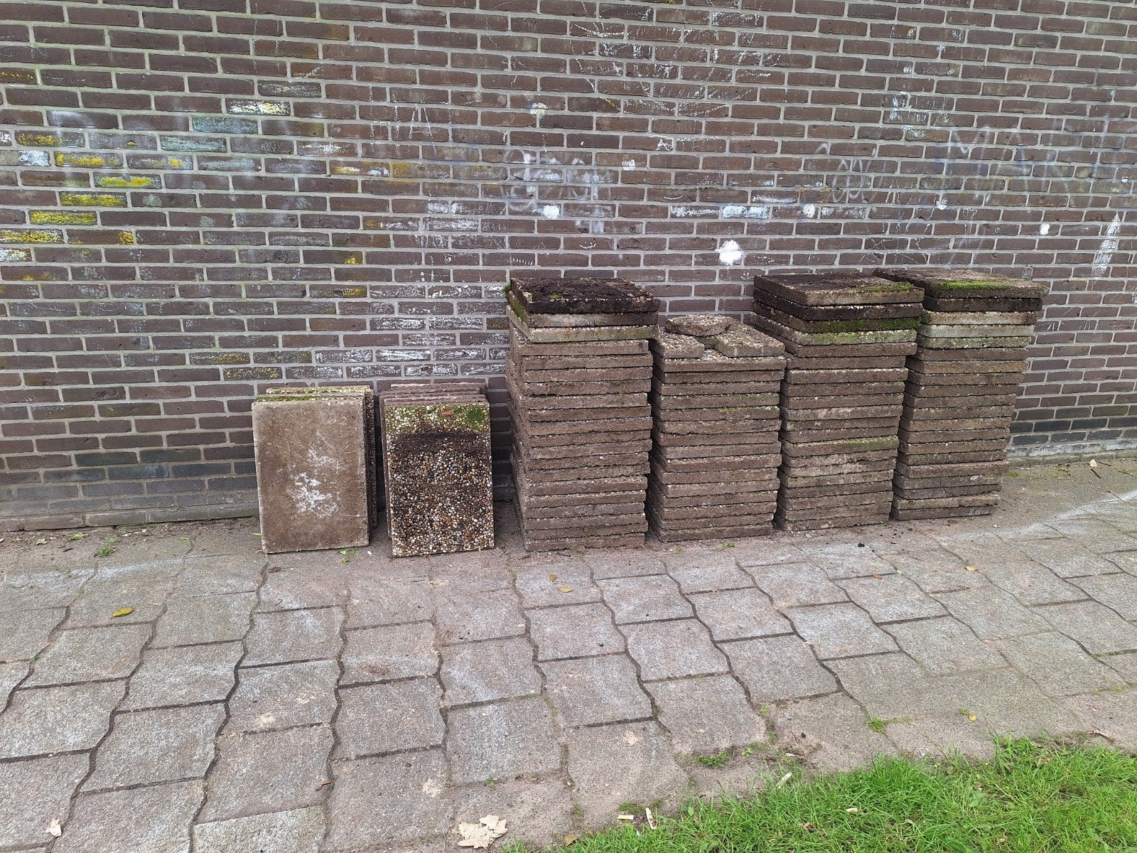 20m^2 grindtegels: 74 50x50cm + 7 60x40cm grind/betontegels, Tuin en Terras, Tegels en Klinkers, Ophalen, Gebruikt, 10 m² of meer