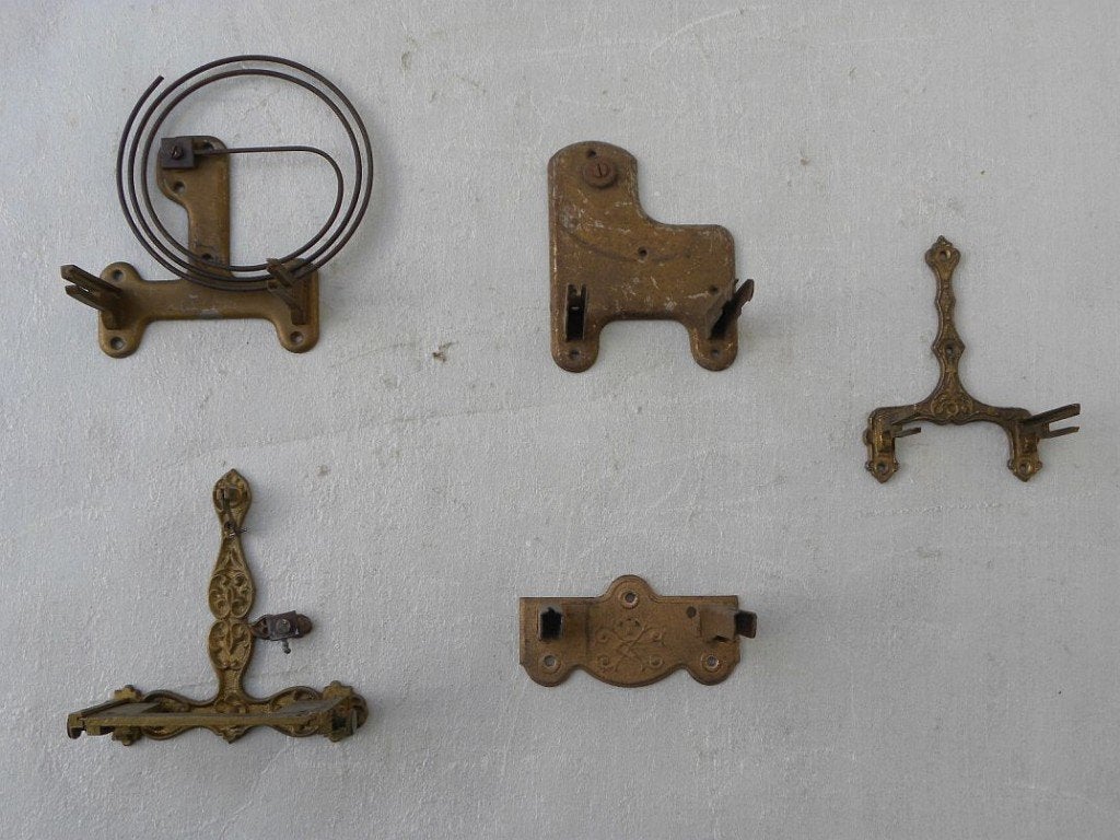 Diverse metalen ophangbeugels voor klokken, Ophalen of Verzenden