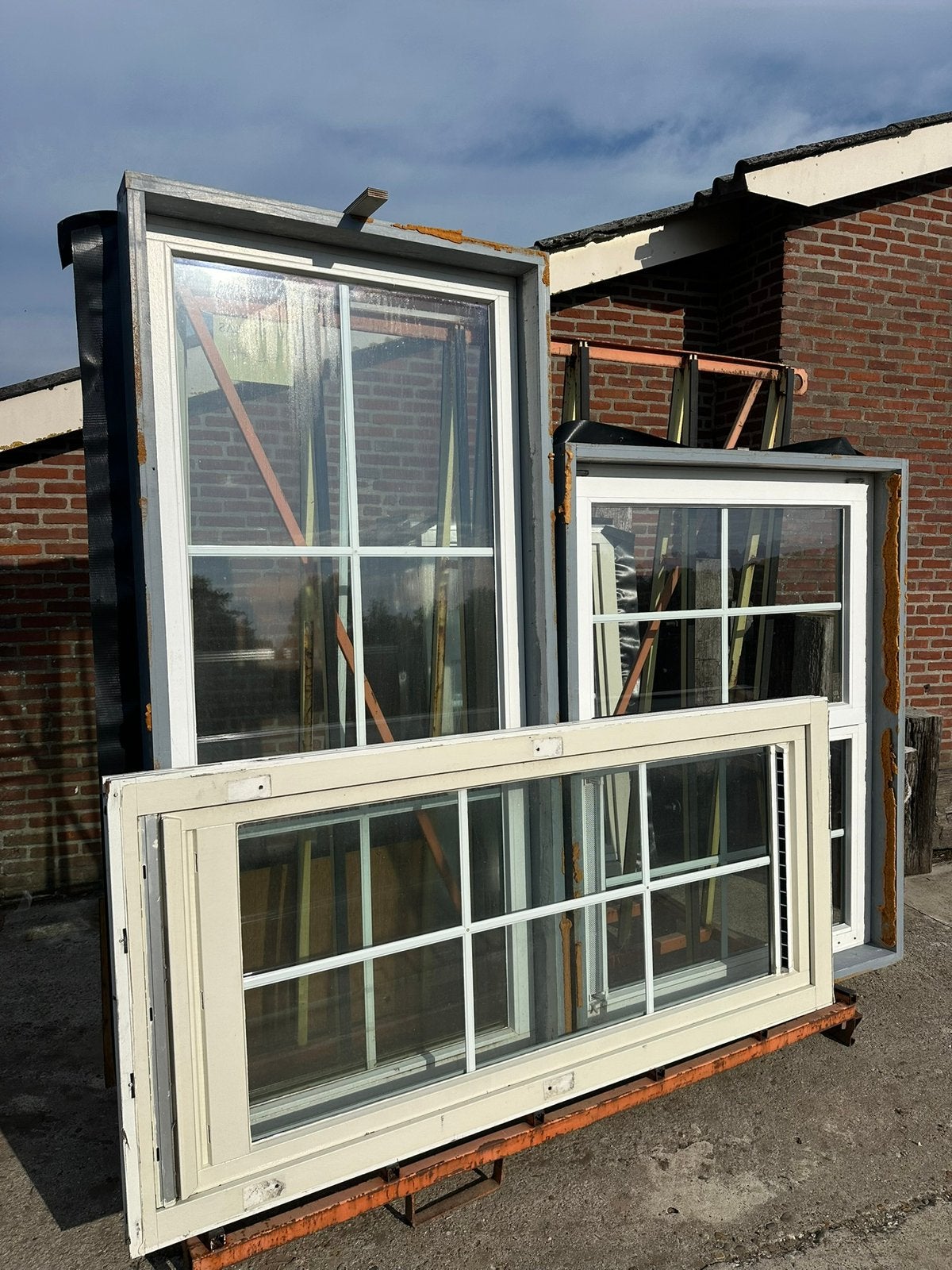 Diversen buitenkozijnen, Doe-het-zelf en Verbouw, Kozijnen en Schuifpuien, Raamkozijn, Zo goed als nieuw, Hout, Ophalen