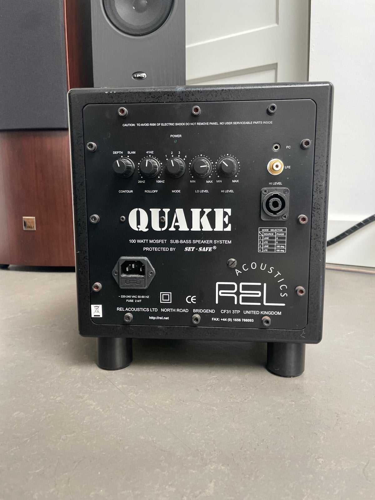 REL Quake Subwoofer - Compacte en Krachtige Bas, Audio, Tv en Foto, Luidsprekers, Overige merken, Gebruikt, Subwoofer, Ophalen of Verzenden