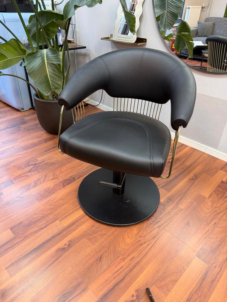 Luxe Zwarte Kappersstoel met Gouden Details, Ophalen, Zwart, Luxe, Leer