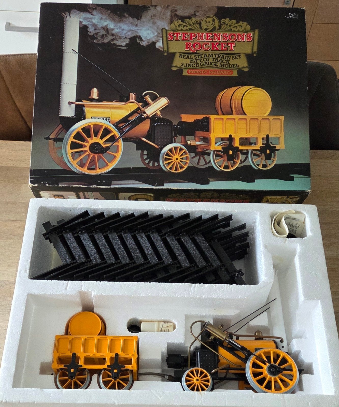 Hornby Stephenson's Rocket Stoomlocomotief met Ovaal, Treinset, Gelijkstroom, Zo goed als nieuw, Analoog