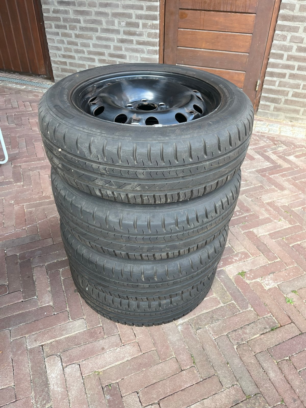 Zomerbanden op stalen velgen 185-60-15 VW Polo, Auto-onderdelen, Ophalen, Gebruikt, 15 inch, Banden en Velgen