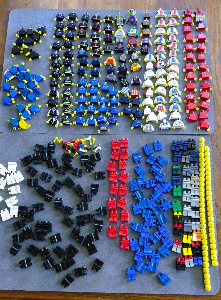Losse onderdelen minifigures LEGO beentjes rompjes, Ophalen of Verzenden, Zo goed als nieuw, Accessoire, Lego