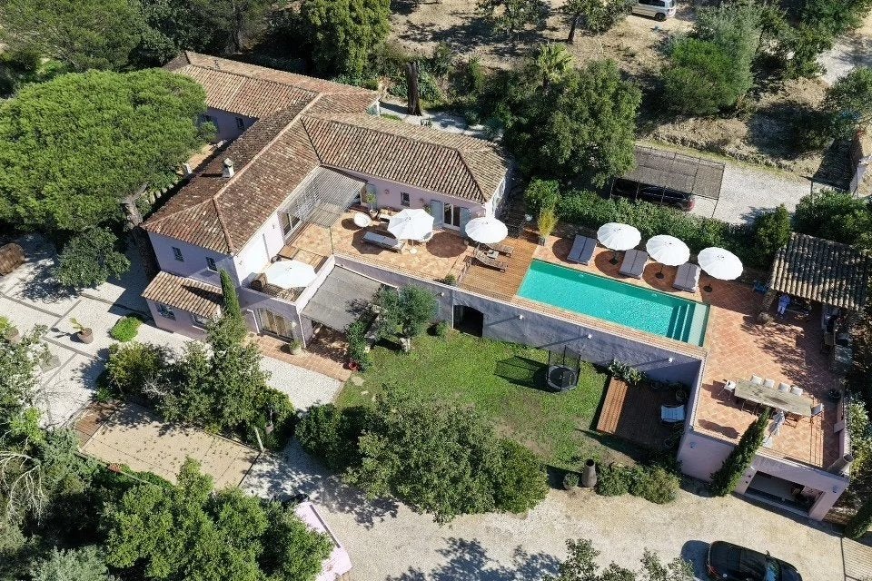 Luxe villa Grimaud met zwembad en 2 aparte appartementen, 10 kamers, Grimaud, Frankrijk, Woonhuis