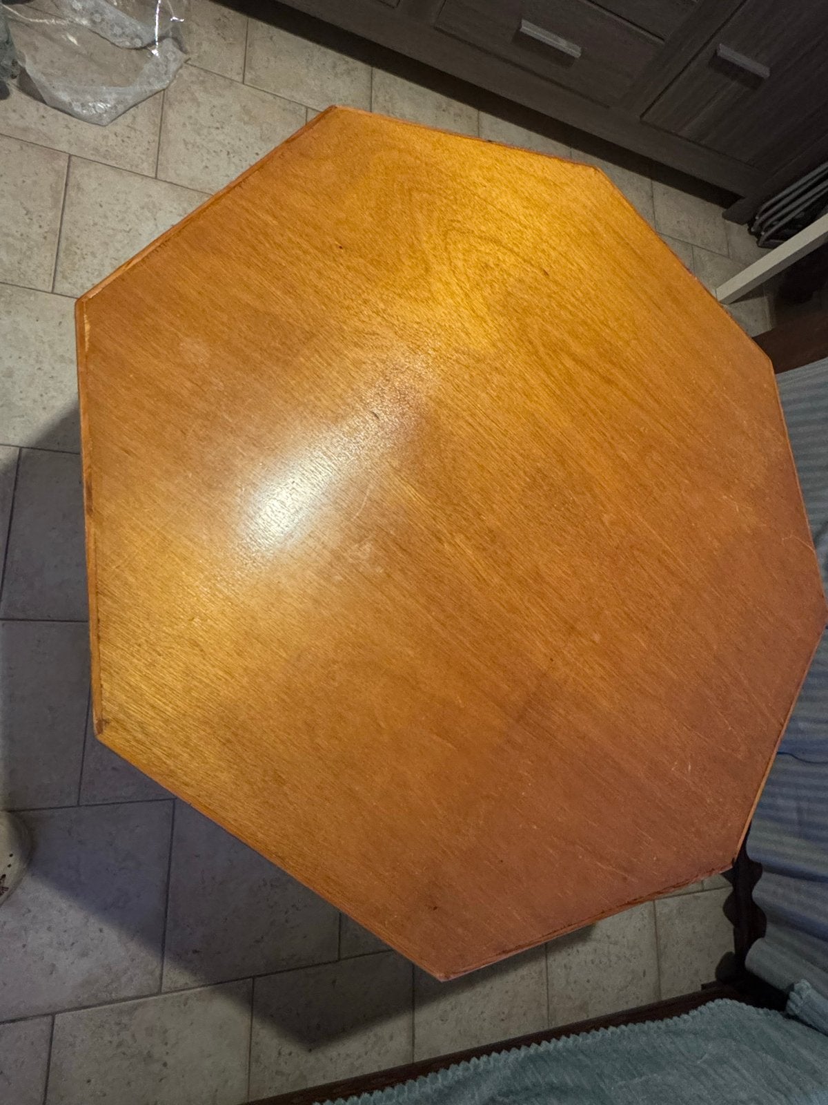 Vintage achthoekige bijzettafel met houtsnijwerk, Ophalen of Verzenden