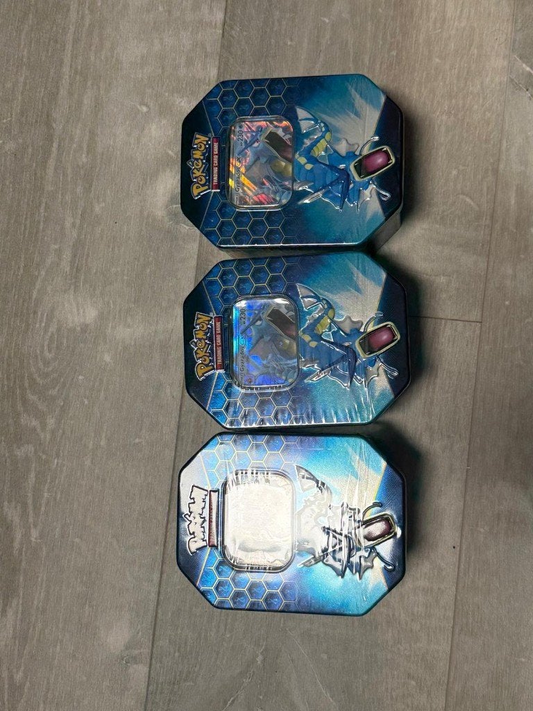 2x Hidden Fates: Gyarados GX Tin, Hobby en Vrije tijd, Verzamelkaartspellen | Pokémon, Ophalen of Verzenden, Nieuw