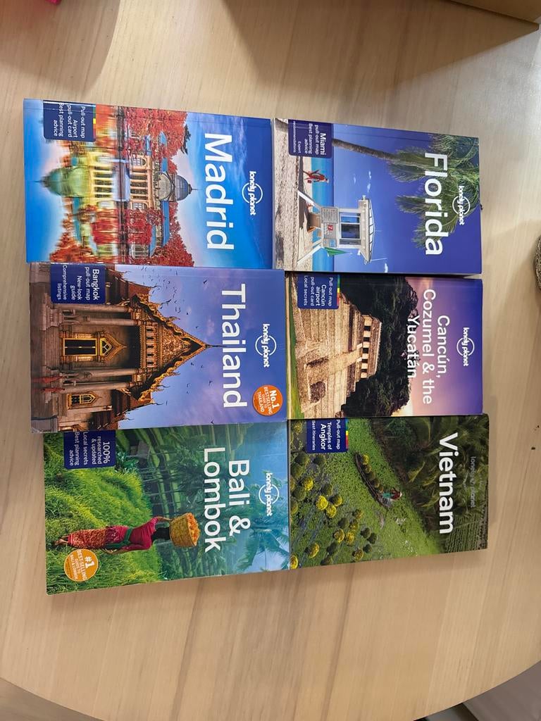 Diverse reisboekjes per stuk te koop, Gelezen, Lonely Planet, Europa, Ophalen of Verzenden