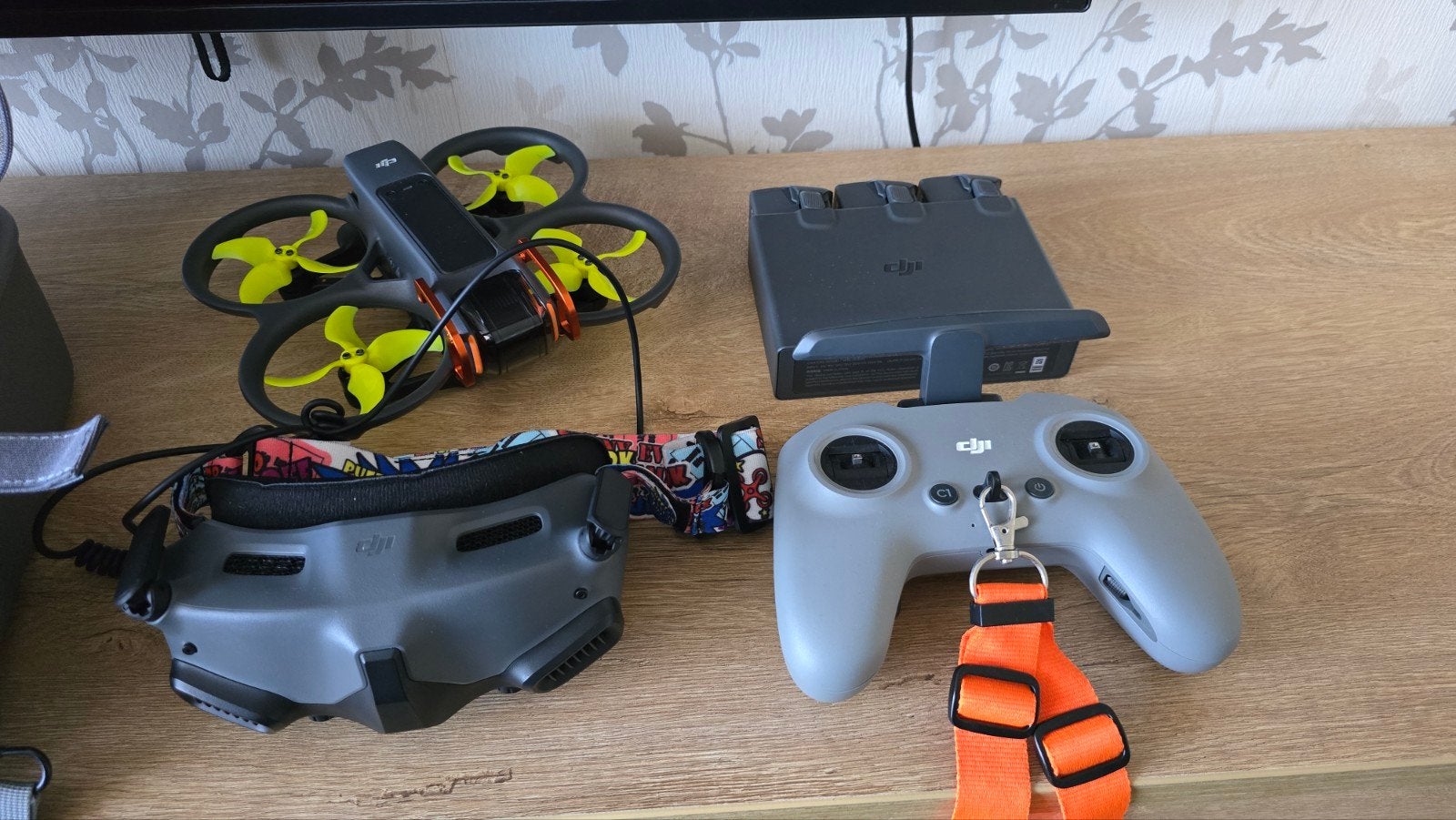 dji avata 2 fly more combo, Ophalen of Verzenden, Zo goed als nieuw, Auto offroad