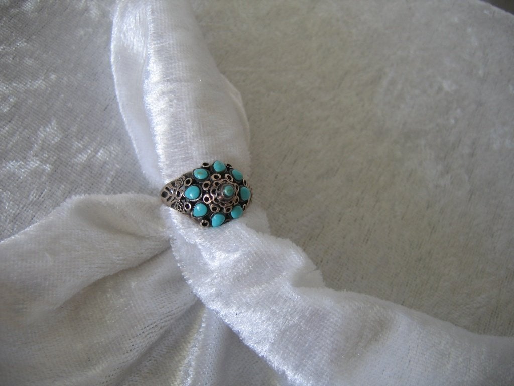 Mooie en Aparte Zilveren Ring met Turkoisjes - Stupa, Verzenden, Zilver, Ring, Met edelsteen