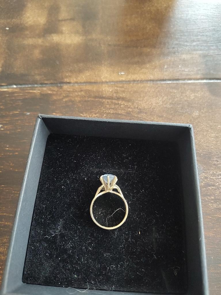 Dames ring 8krt Goud en steen aquamarijn, Antiek en Kunst, Ophalen of Verzenden, Goud