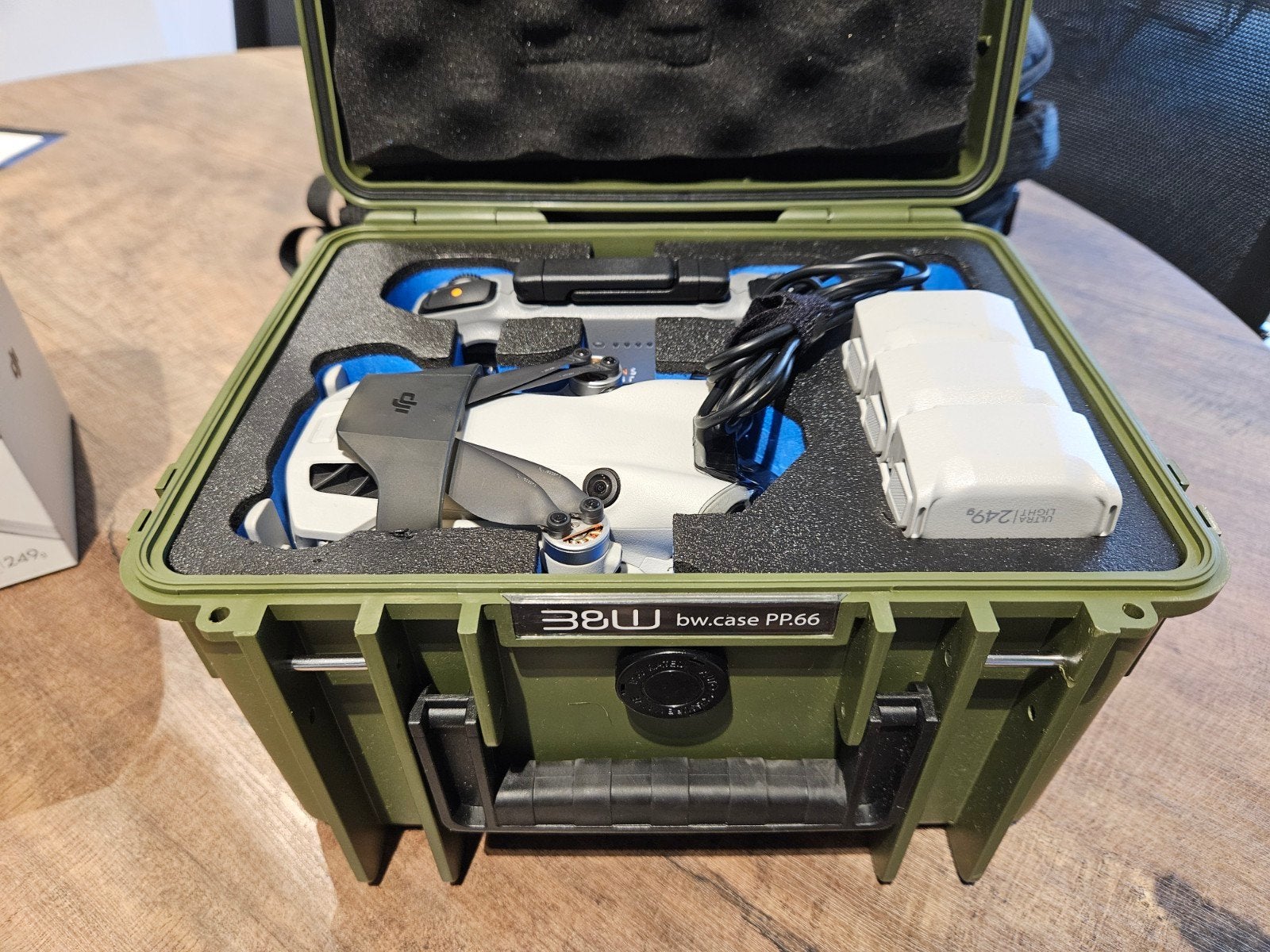 DJI Mini 4 Pro Fly More Combo - Zo goed als nieuw, Ophalen of Verzenden, Zo goed als nieuw