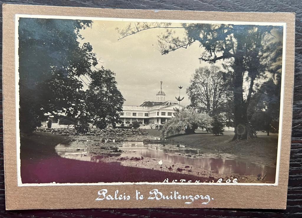 Kleine kabinetfoto Paleis te Buitenzorg (Ned. Indie), Foto, Zo goed als nieuw, Voor 1940, Buitenland