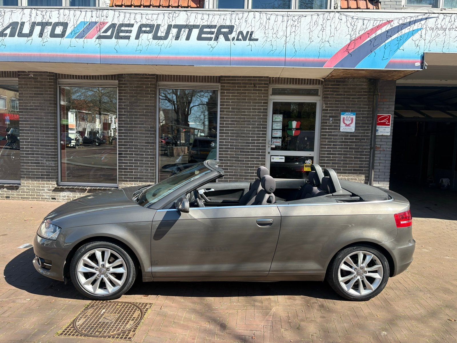 Audi A3 1.2 Tfsi 77KW Cabriolet 2012 Grijs, Auto's, Voorwielaandrijving, 4 cilinders, Cabriolet, 4 stoelen