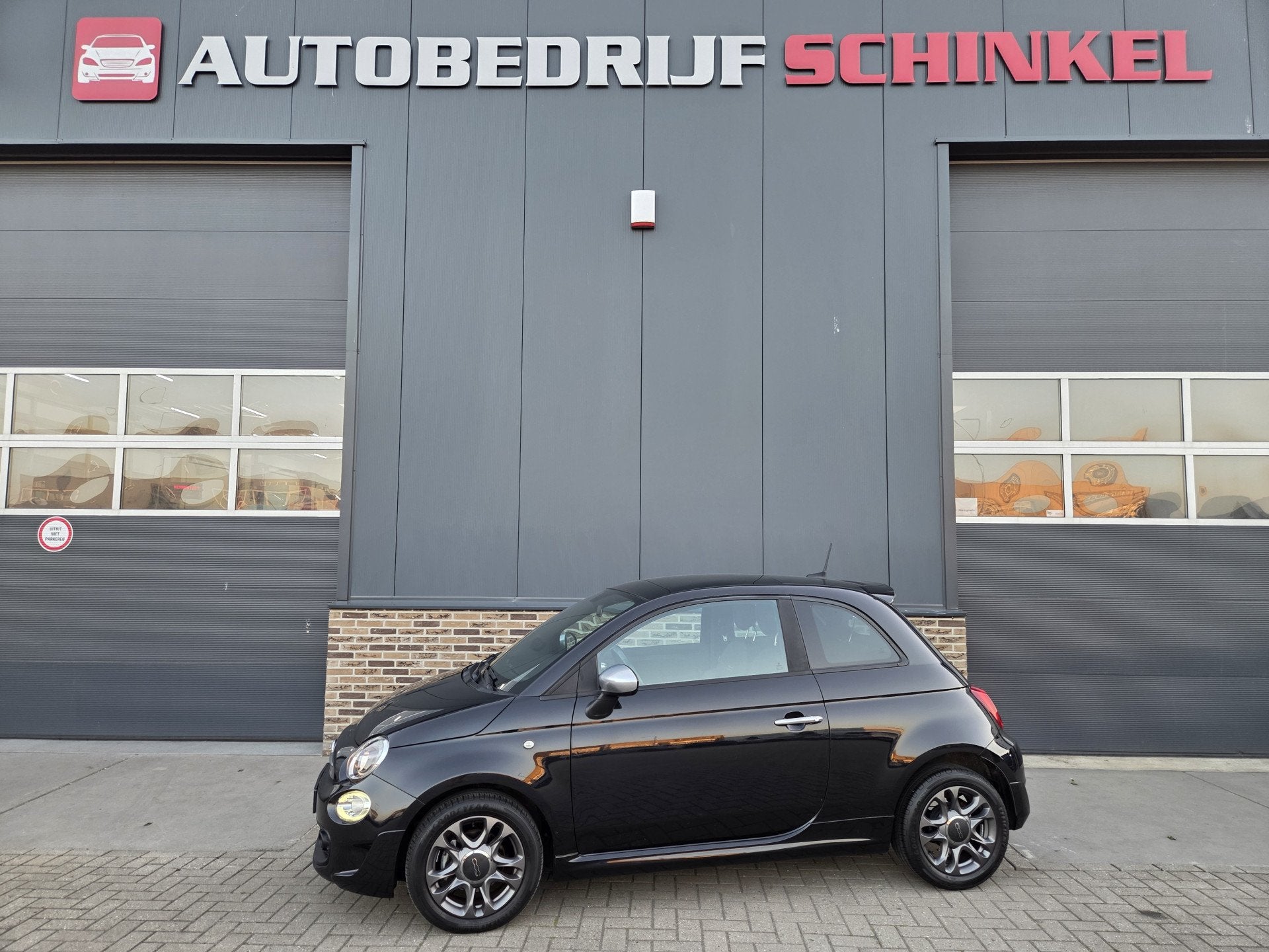 Fiat 500 1.0 Hybrid Rockstar (bj 2020), Auto's, Voorwielaandrijving, Euro 6, 4 stoelen, Zwart