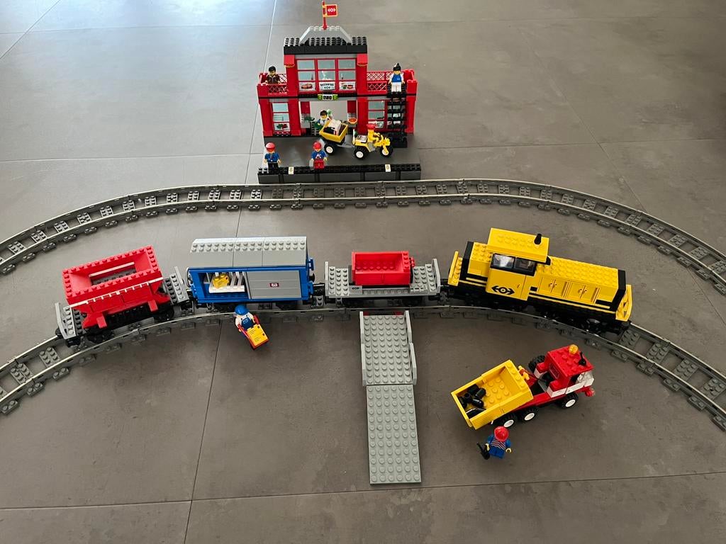 LEGO - 4564 - Freight Rail Runner - GRATIS extra rails, Kinderen en Baby's, Speelgoed | Duplo en Lego, Ophalen of Verzenden, Gebruikt