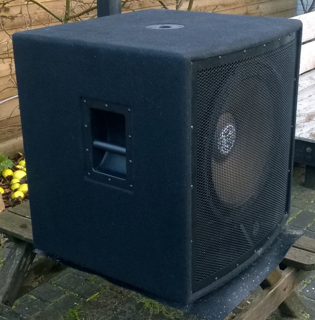 Luidsprekers subs 18 inch, 500 - 1000 Watt (2 stuks), Us blaster, Subwoofer, Ophalen of Verzenden, Zo goed als nieuw