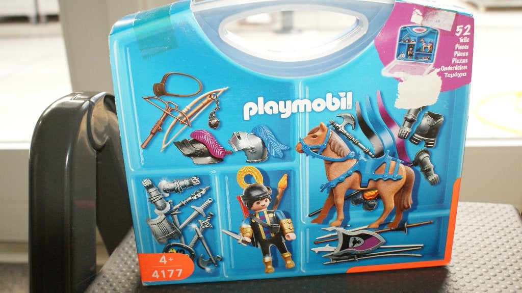 TE KOOP NIEUW KOKKERTJE MET PLAYMOBIL ( RIDDER EN PAARD ), Complete set, Nieuw, Ophalen of Verzenden, Figuren